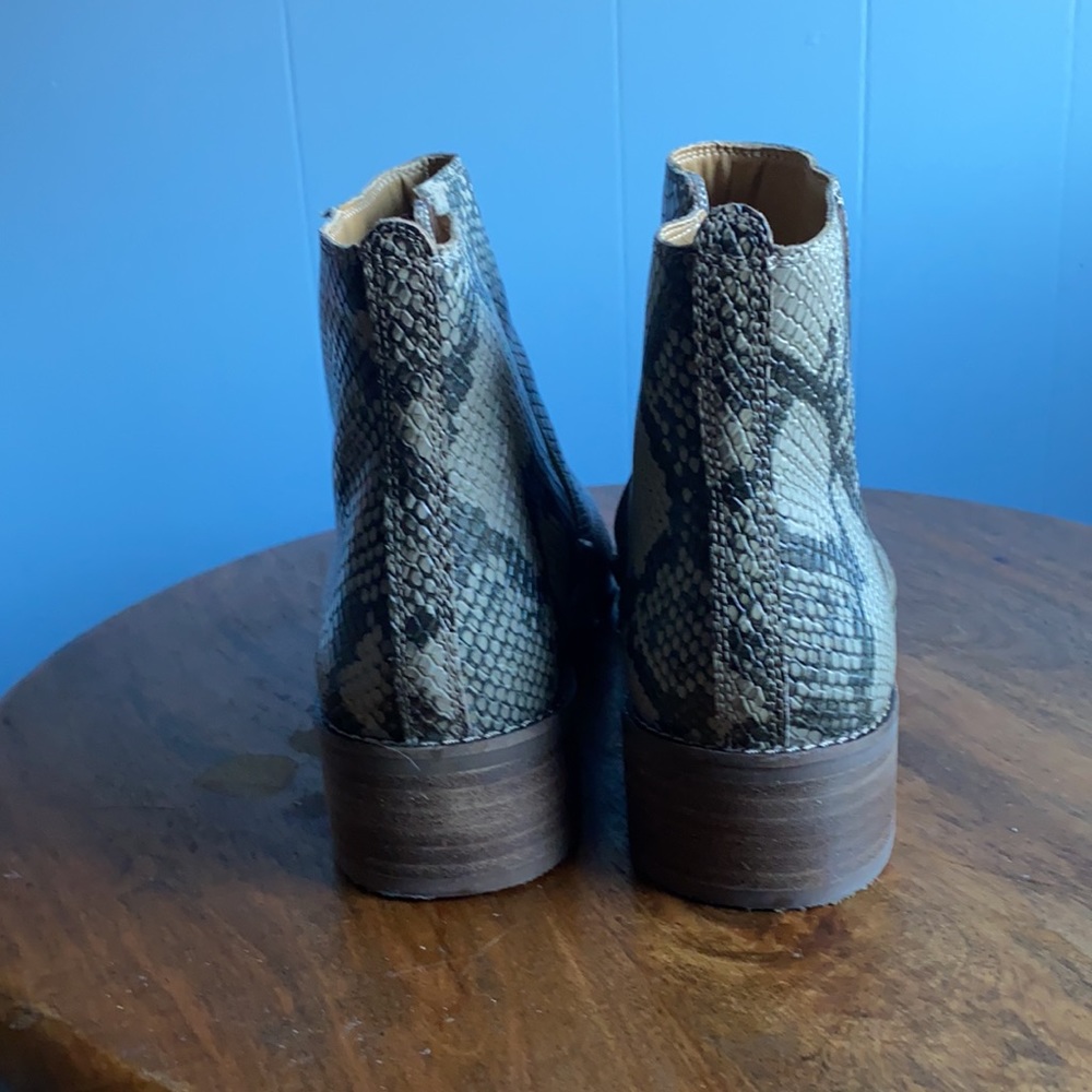 NWOT Lucky Brand Snakeskin Ankle Boots sz 9 - Picture 3 of 5